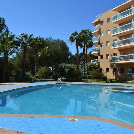 Lovely Familiar With Pool In Cap